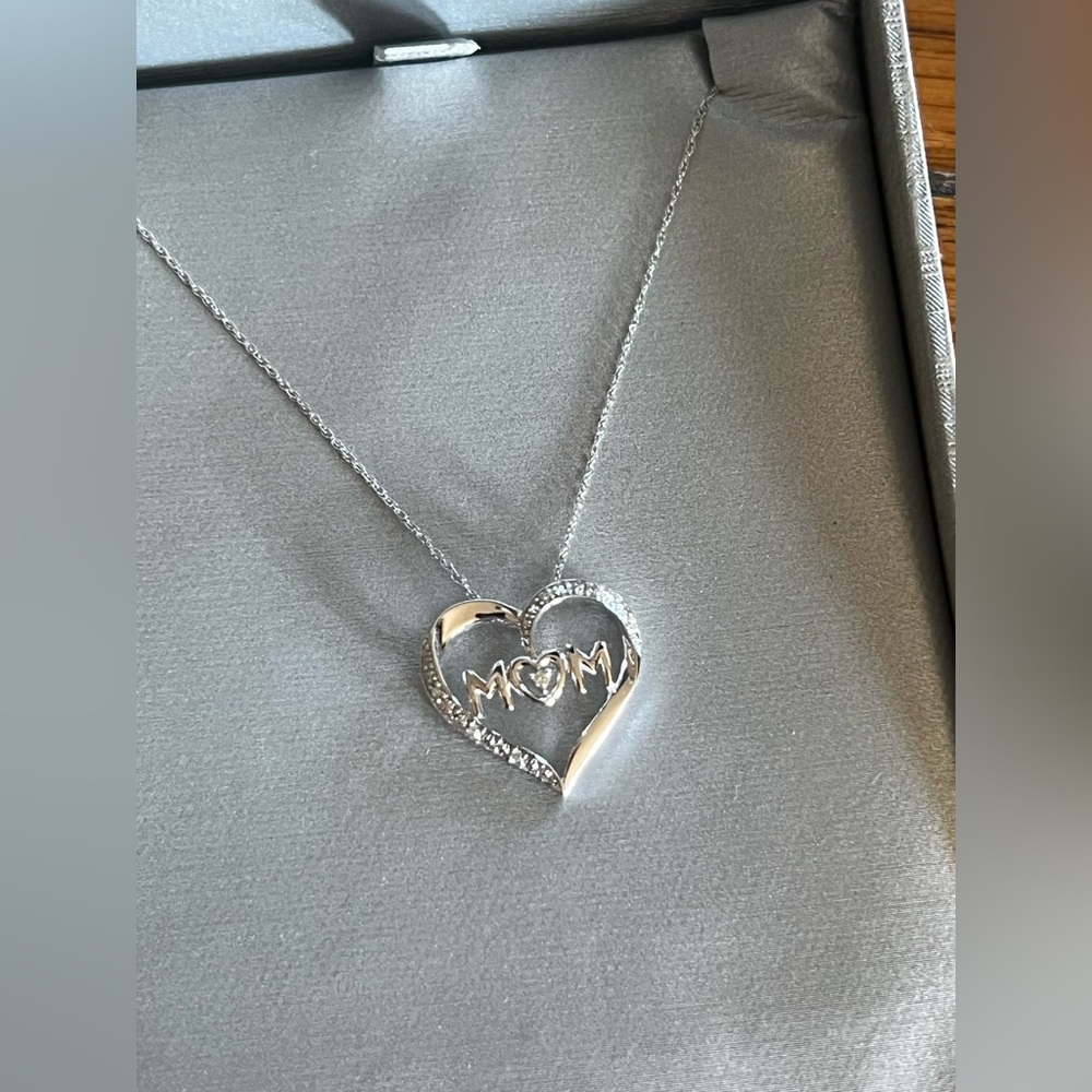 ZALES DIAMOND HEART “MOM” NECKLACE